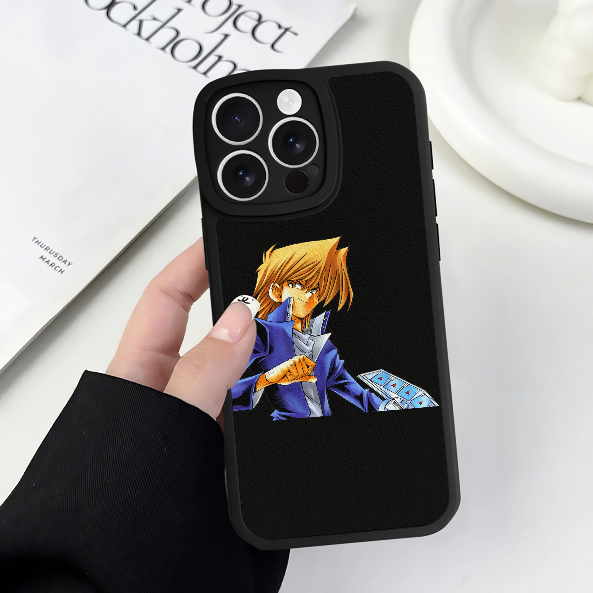 遊☆戯☆王 Yu-Gi-Oh! 【iPhone 16シリーズ対応】シリコンスマホケース（レザー調） 材質：シリコン
